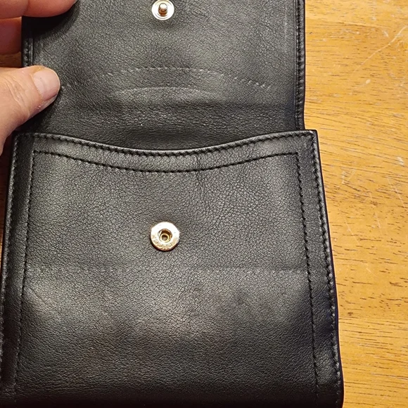 Gucci Black Leather Coin Purse with Gold Crest Medallion - Picture 9 of 14